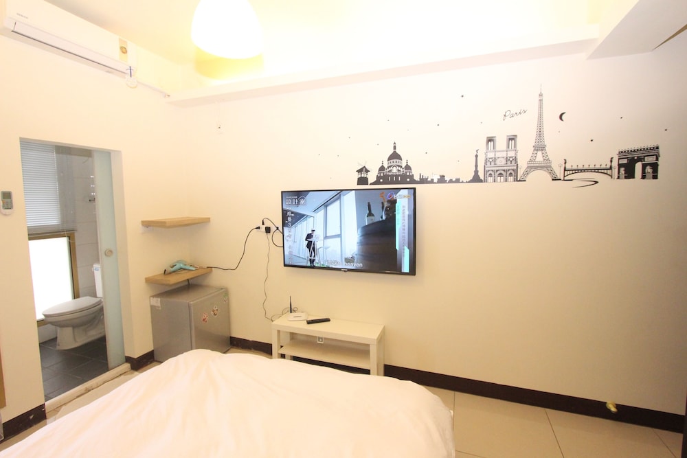 Miaoli Holiday - Hall 113