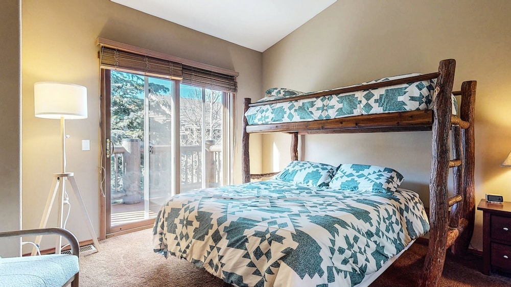 Snowcreek V #1002 2 Bedroom Condo