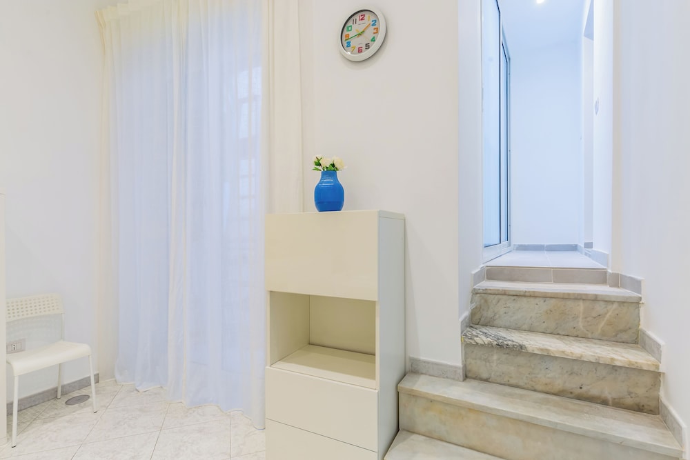 White&Blue Apartment at Sanità by Wonderful Italy