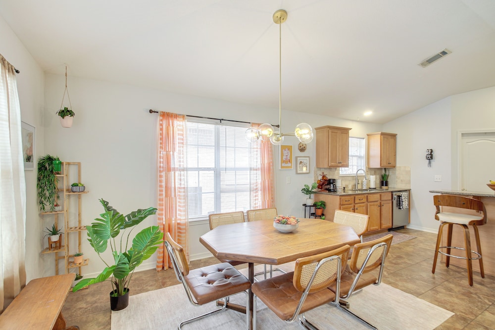 3 Mi to Escambia Bay: Home w/ Deck & Private Yard!