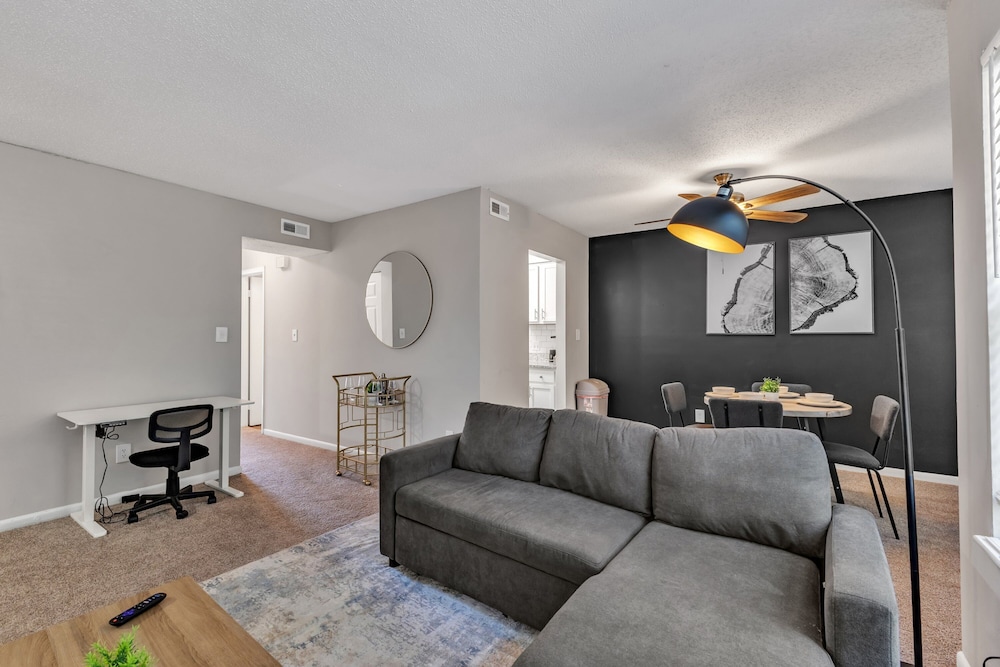 King 2BR Suite in Research Triangle Park