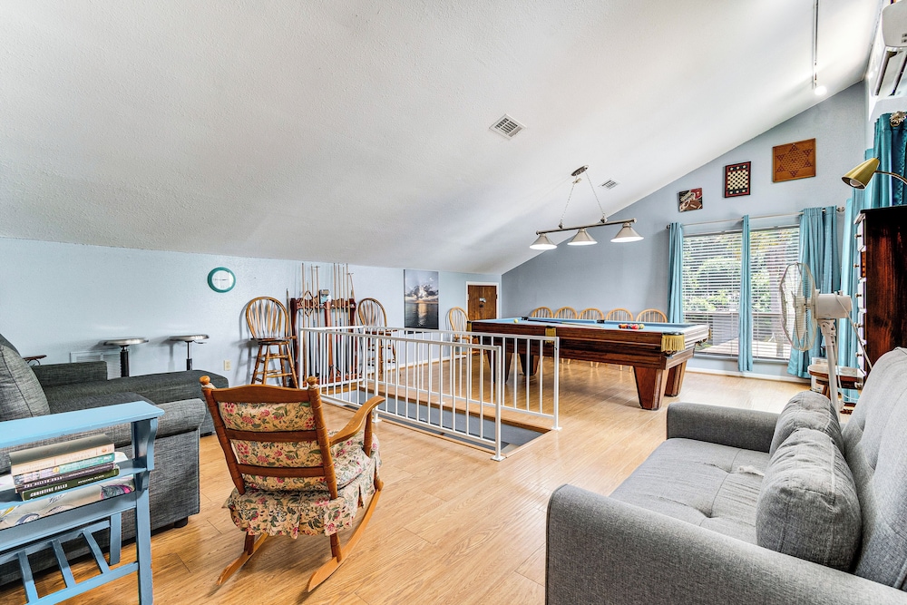 Steps to Marina: Coldspring Retreat w/ Lake View