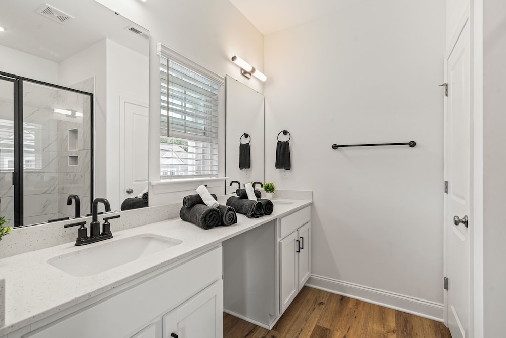 Luxe 3BR Townhouse to Uptown Charlotte