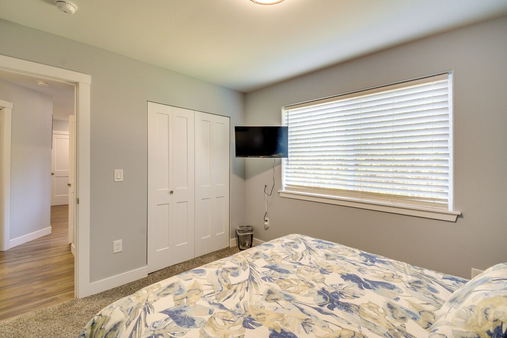 Chic Westport Getaway w/ Hot Tub & Fireplace! view 5