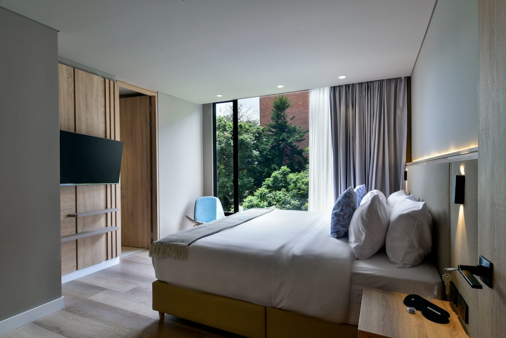 w Resplendent 1BR w Modern Balcony in Unicentro