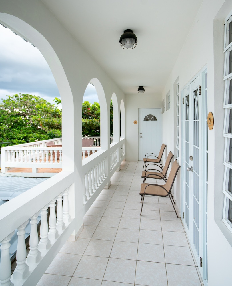 Lazy Parrot Inn - Property Image 61