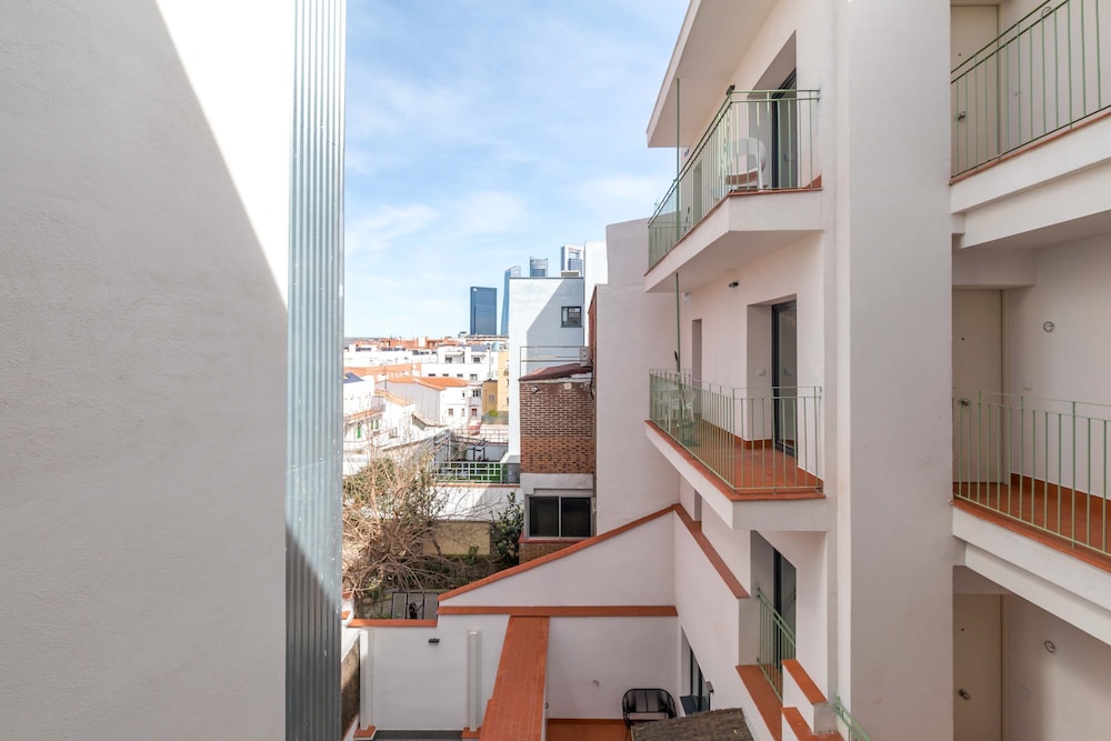 Double Castilla 2BR Home Near Castellana Avenue