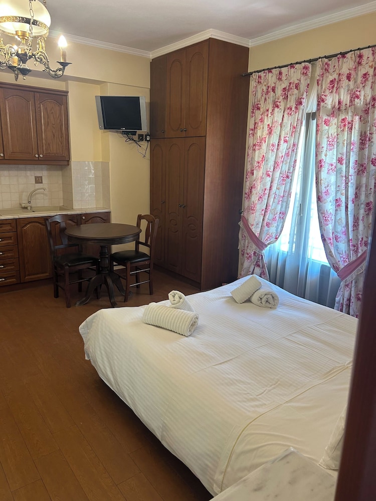 Aristarchos Lodge