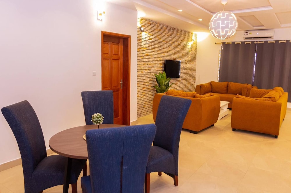 House 5 Mins From the Beach, 15 Mins From the Airport
