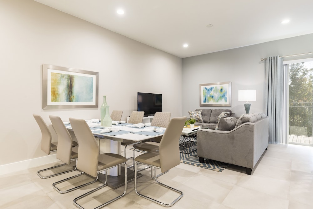 Summerville Vacation Homes by Columbia Management