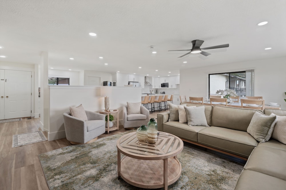 All-new Luxe Stay Views, Sauna & Hot Tub 7 Bedroom Villa