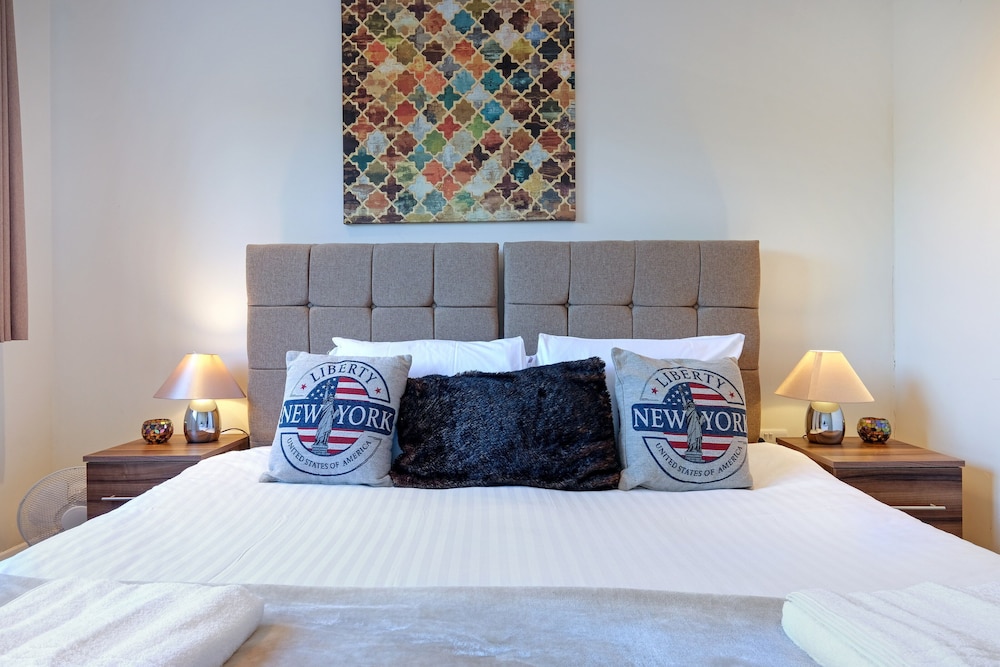 Heathrow Living Serviced Apartments by Ferndale