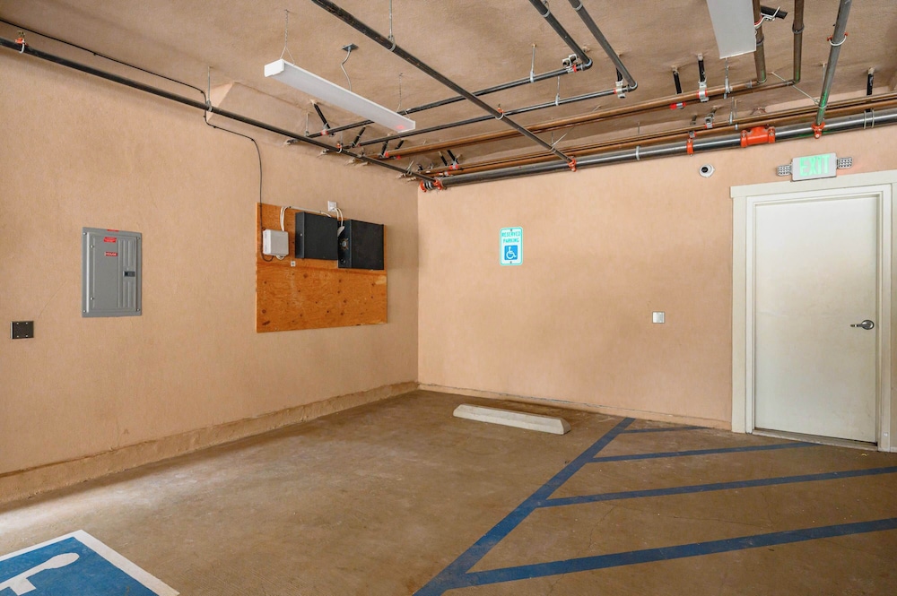 Not Affected by the Fire/modern Spacious Home With Parking & Fully Equipped Kitchen #3