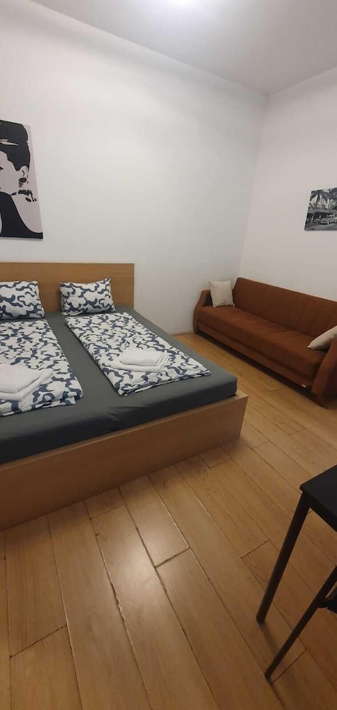 Affordable 2BR Stay 15 Min Enkplatz