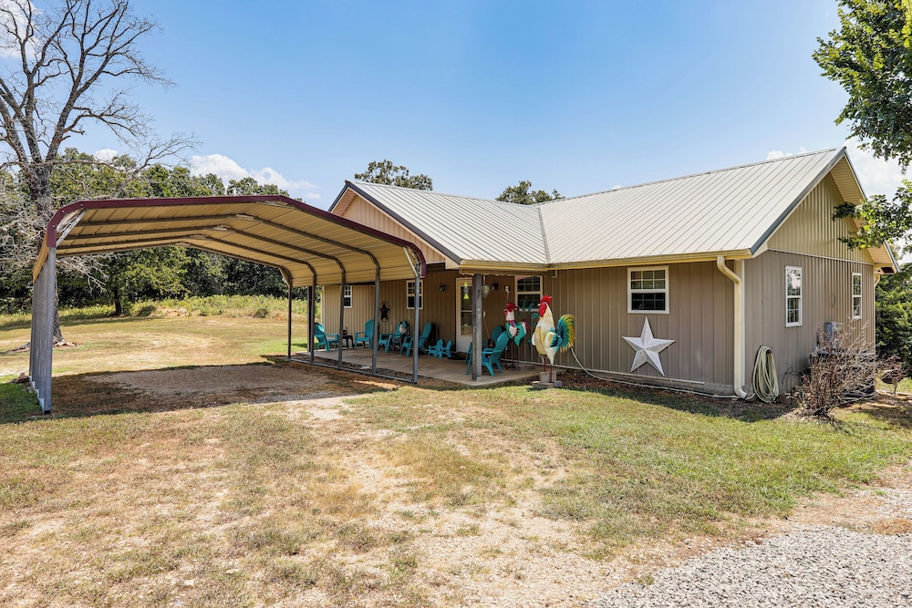 3 Mi to Spring River: Fully Furnished Outdoor Gem!