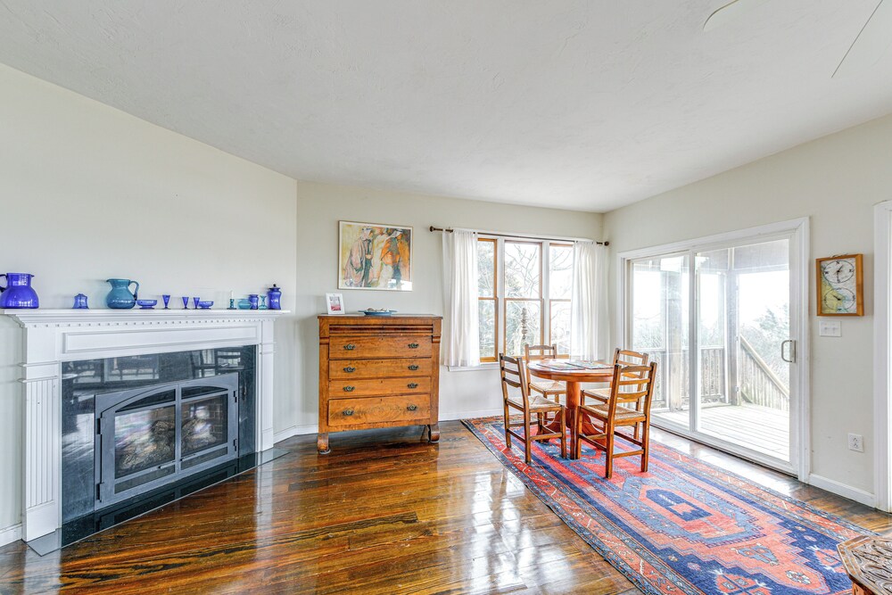 Marshfield Home w/ 4 Decks & Private Beach Access!