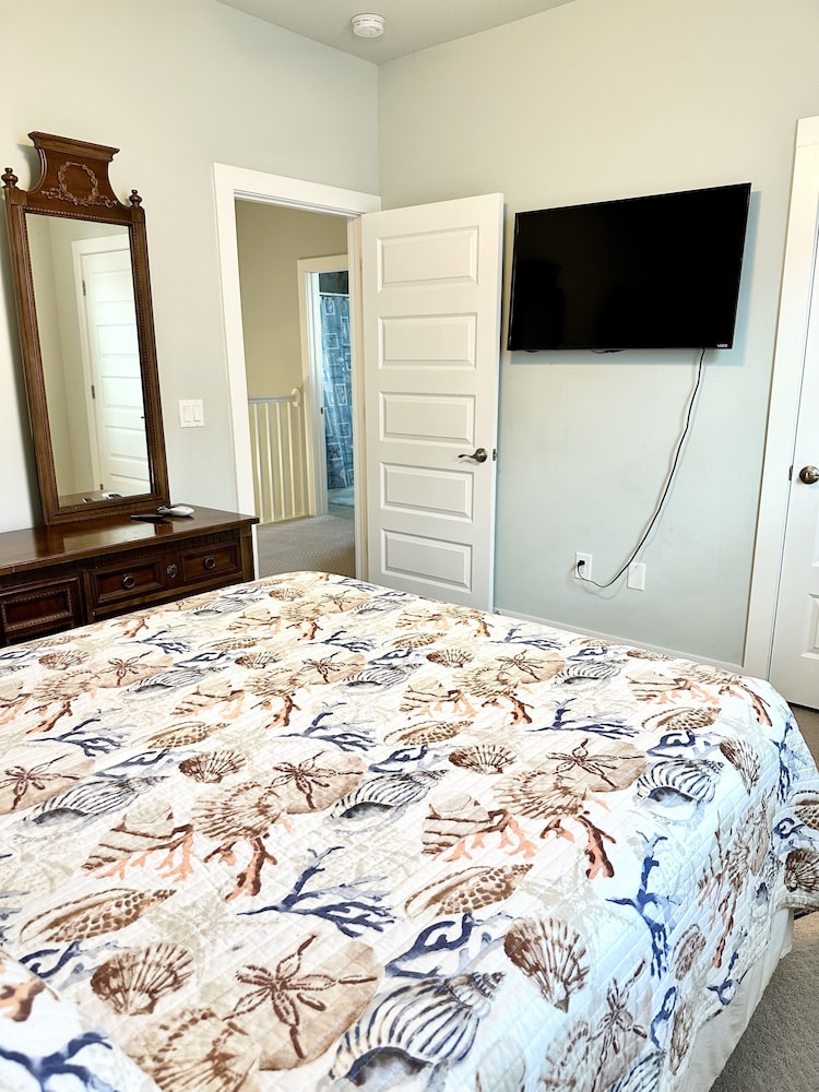 Camp David 4 Bedroom Cottage by RedAwning