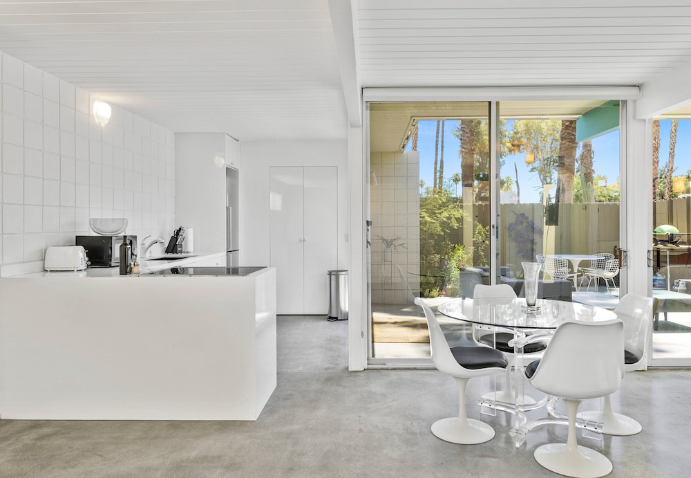 1957 Modern Hideaway