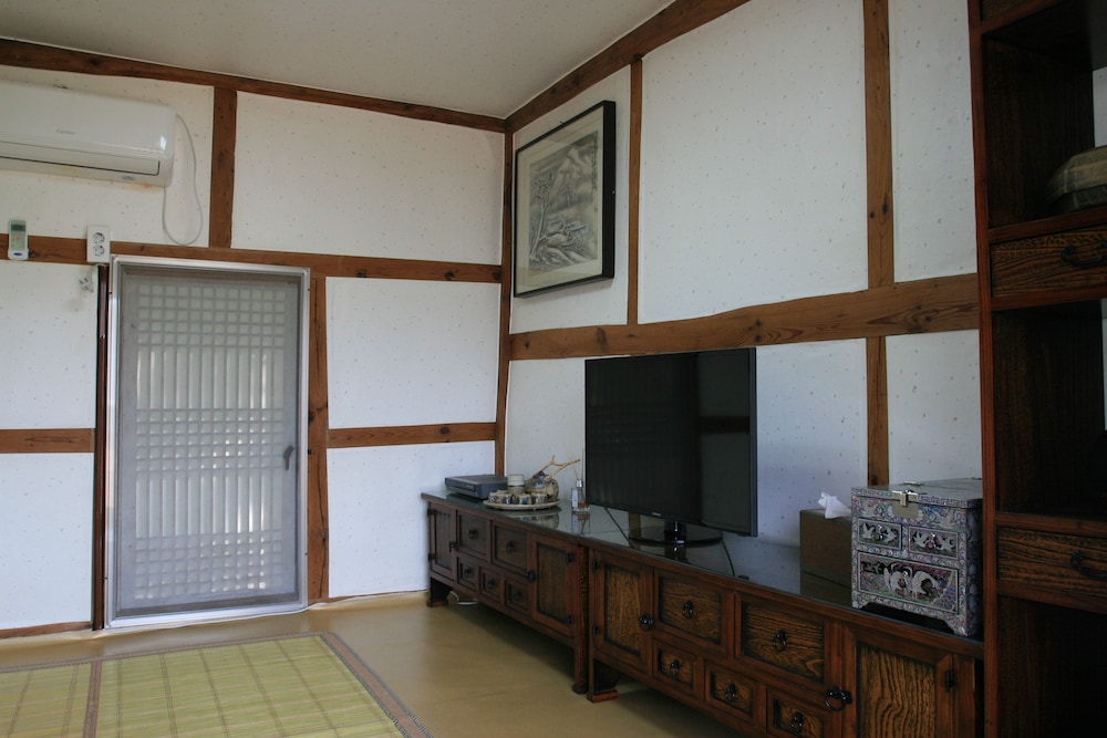 Yi Jin-rae's Historic House