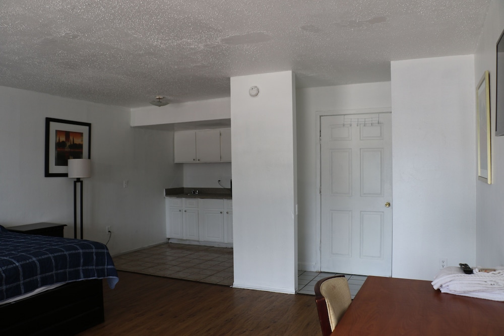 Dunedin Cove Motel
