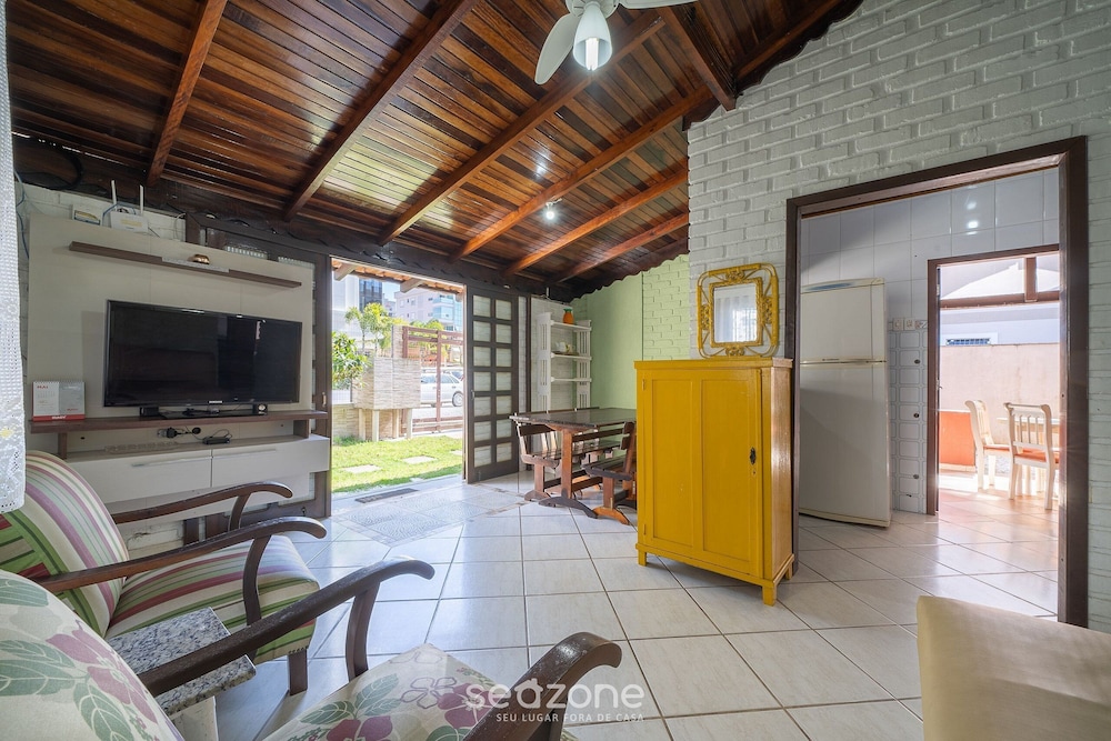 3BR House 230m From Beach w/ BBQ & Grg Rgv115
