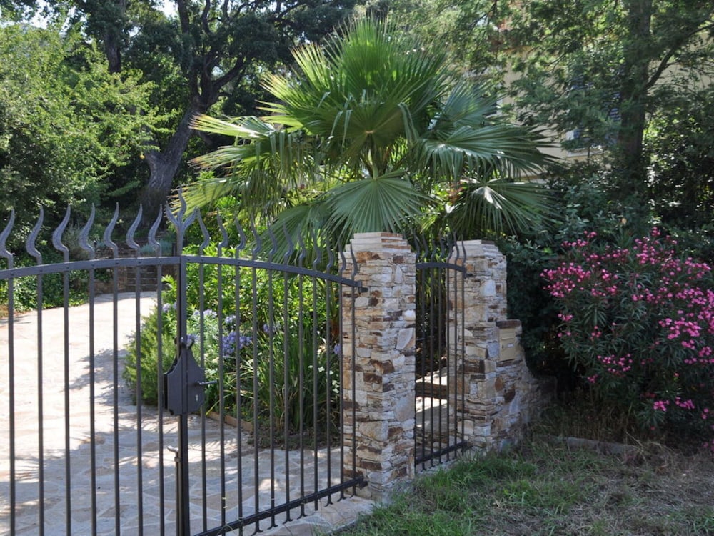 Apartment in le Rayol-canadel view 2