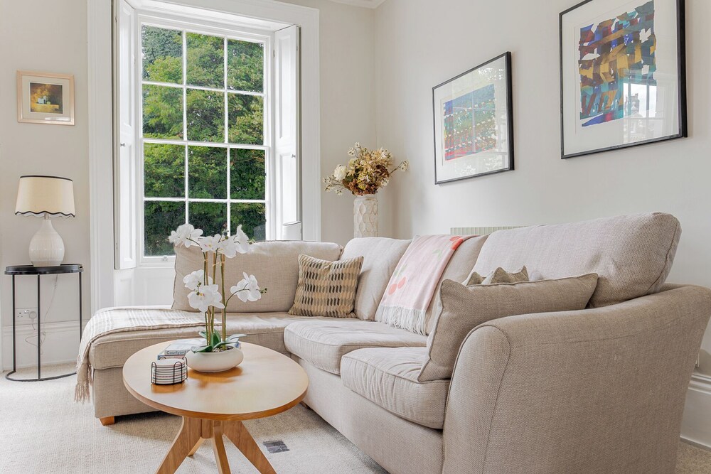 Stylish 5BD Townhouse in Leamington Spa