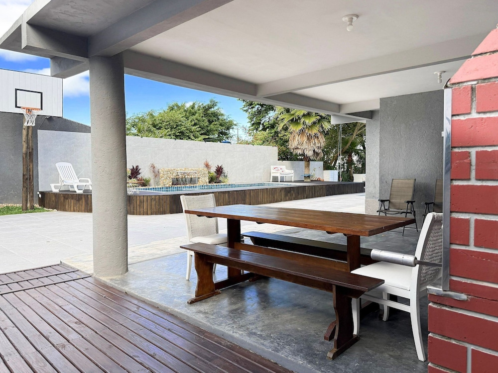 Ampla Casa com Piscina Ponta do Papagaio