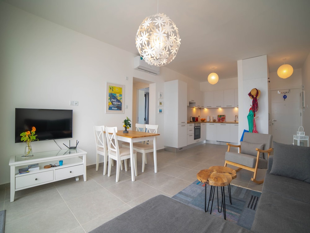 Homely and Convenient Apartment With Lovely sea View
