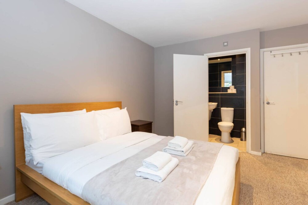 Radiant 2 Bedroom Apartment in East London