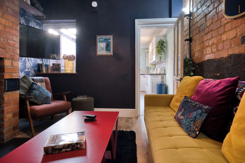 Lowell Street - Cosy 2 BD in Worcester