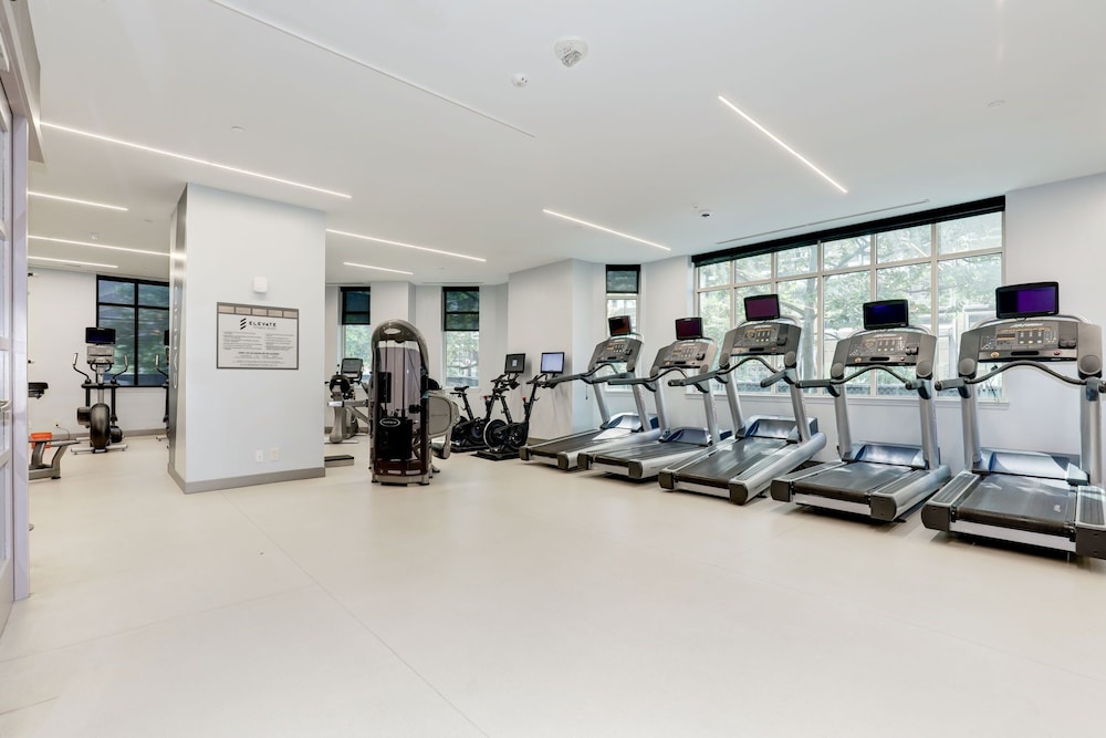 Elegant 2BR Apartment Minutes From DC