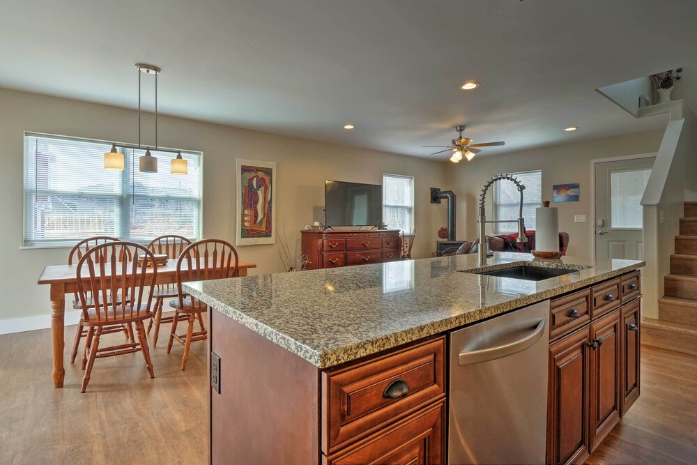 30 Mi to Crested Butte: Dog-friendly Home By River view 2