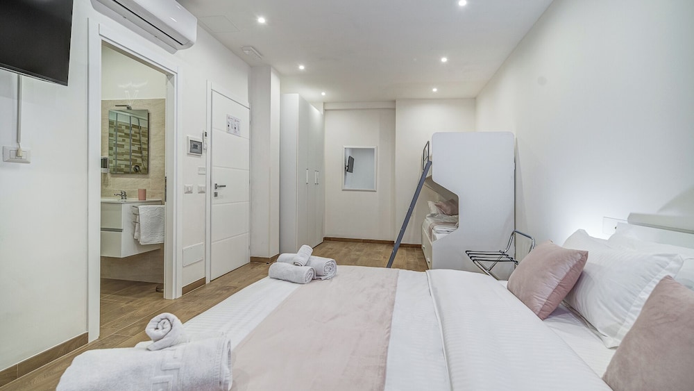 Lovely Rooms by Rentbeat