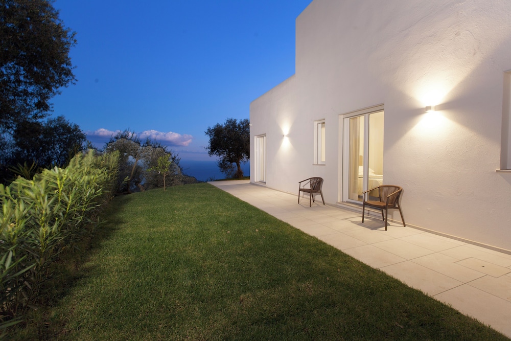 Design Villa With Infinity Pool & Li Galli View