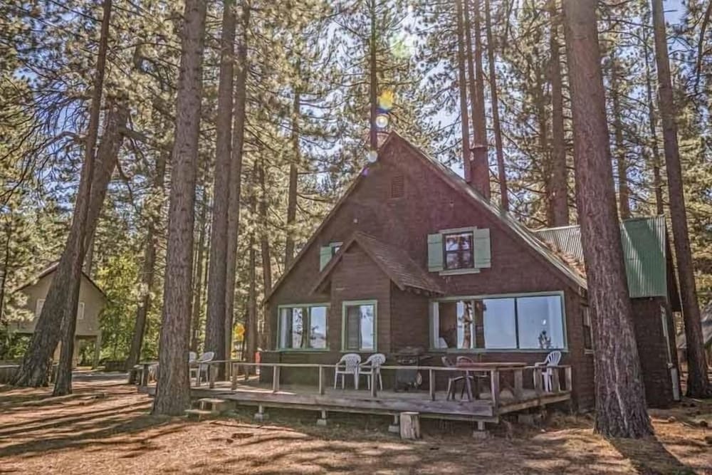Lake Tahoe Vacations - 3195 Pasadena Avenue 6 Bedroom Home by RedAwning - Property Image 2