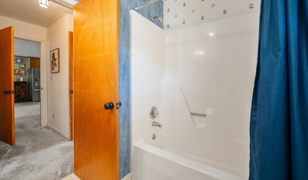 Coastal Charm With Canal Views - 419 Tarpon Blvd, Fripp Island