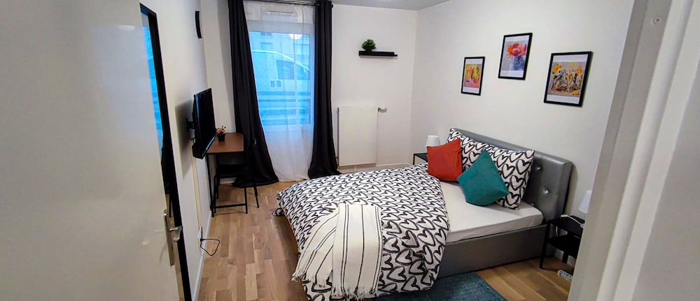 Apartment Near University and Airport Paris-orly by Servallgroup view 5