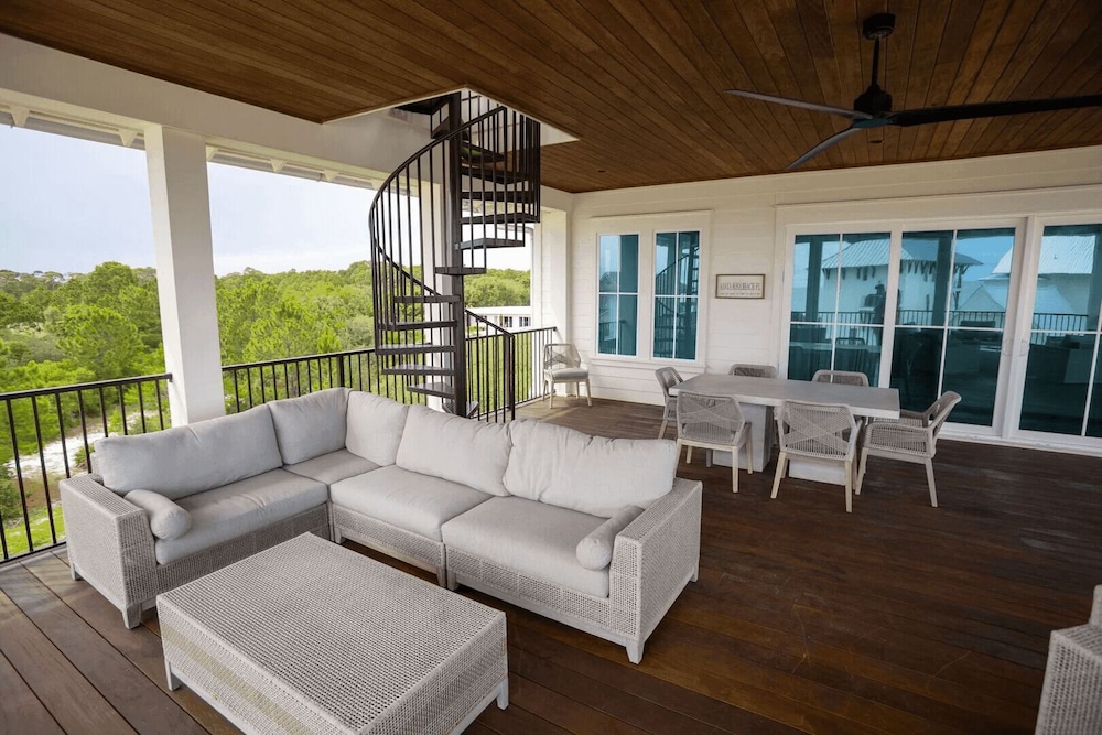 Sunset Pointe 30A by Avantstay Gulf Views, Carriage, Pool