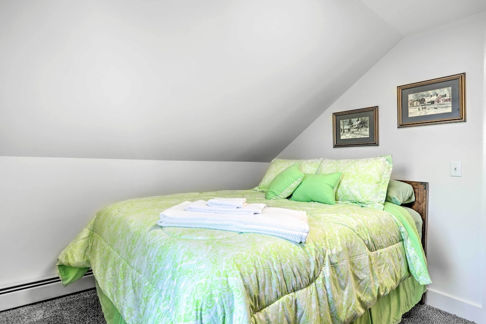 Cozy Historic Wakefield Home Close to Beaches - Property Image 27