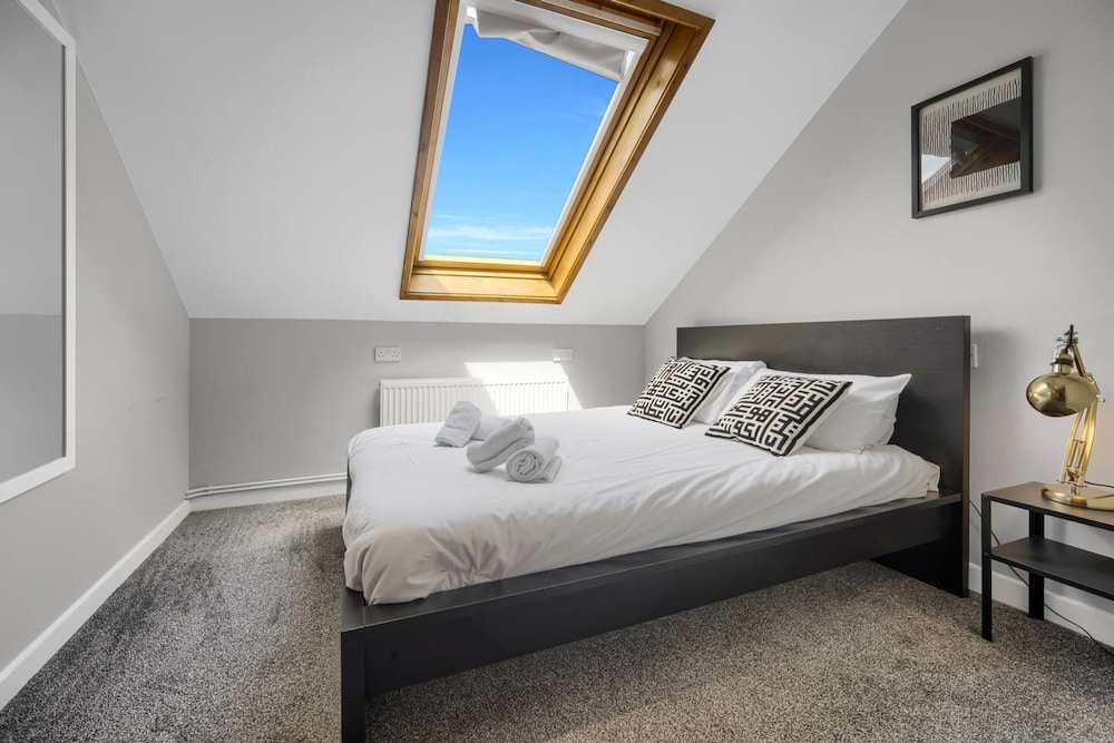Luxury Penthouse Suite - Swansea Central - Beach