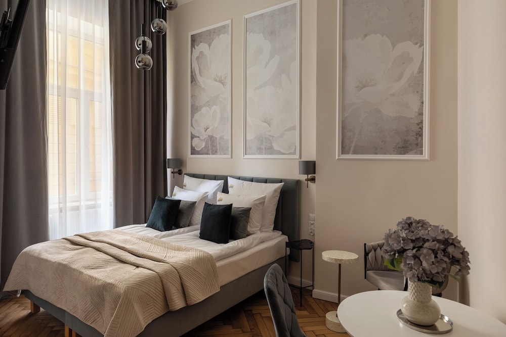 OLD TOWN Charm & Chic by Downtown Apartments