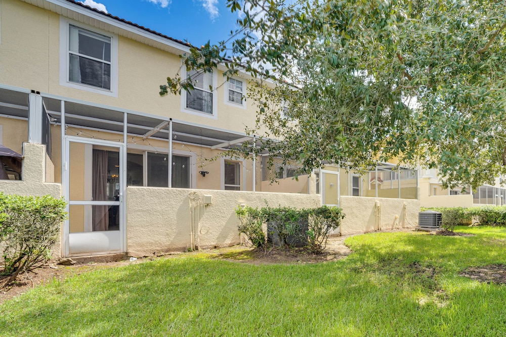 10 Mi to Disney World: Townhome w/ Community Pool!
