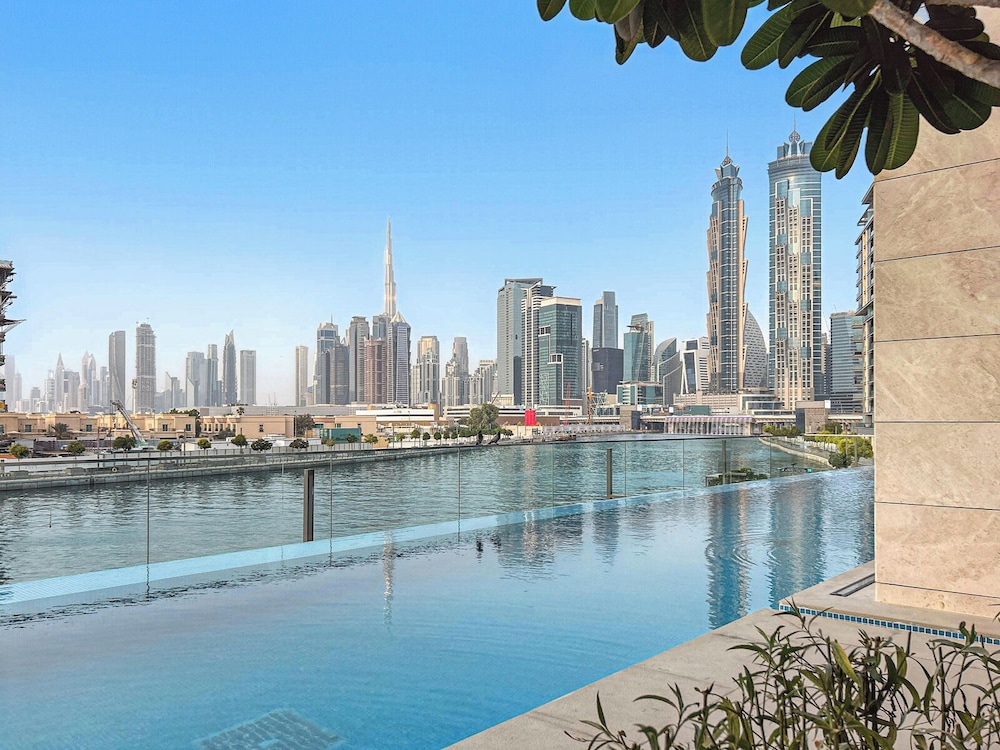 2BR M Water Views Near Downtown