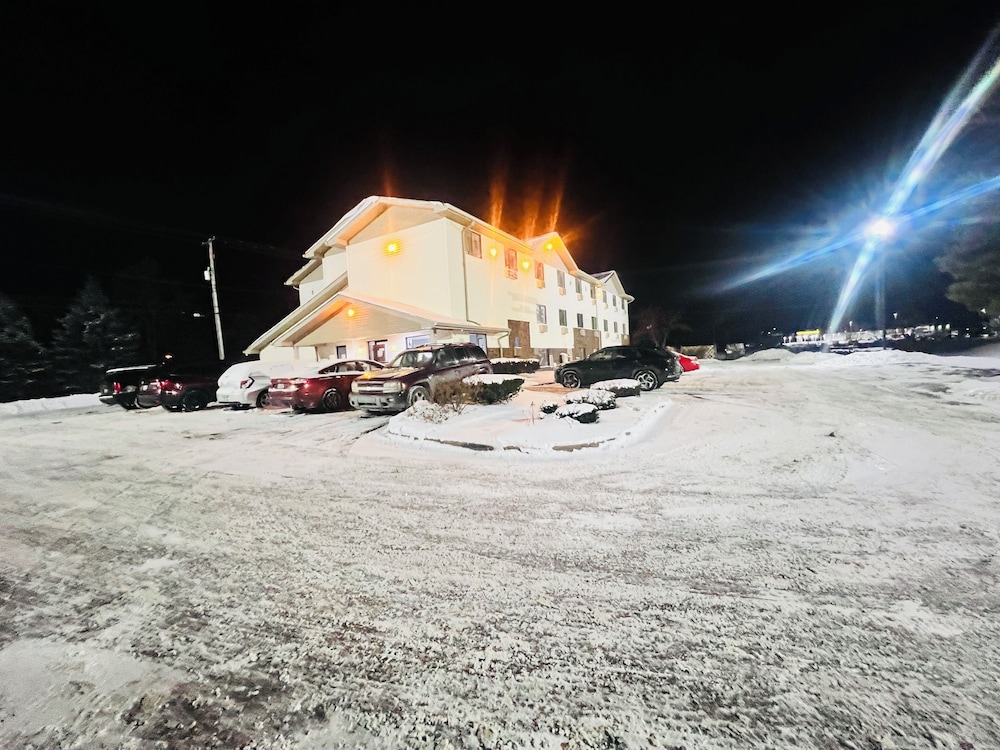 Super Inn by OYO Lansing MI