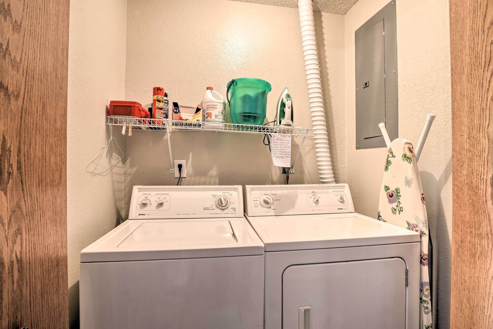 Cozy Branson Townhome 1 Mi to Silver Dollar City! - Property Image 9