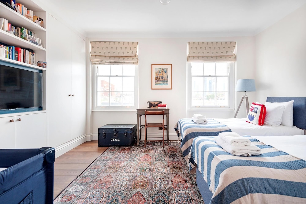 Charming Pimlico Home Close to the River Thames by Underthedoormat