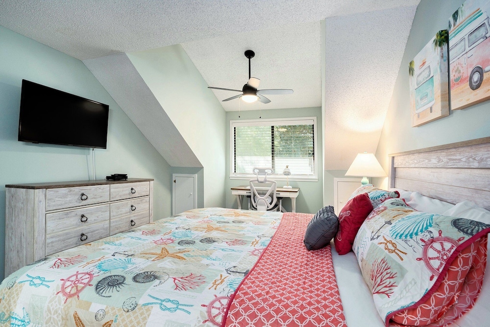 2d West Hyde Park 3 Bedroom Condo