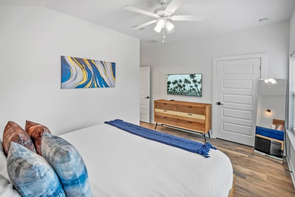 Pool Spa Downtown by Beach FOY Add Golf Cart