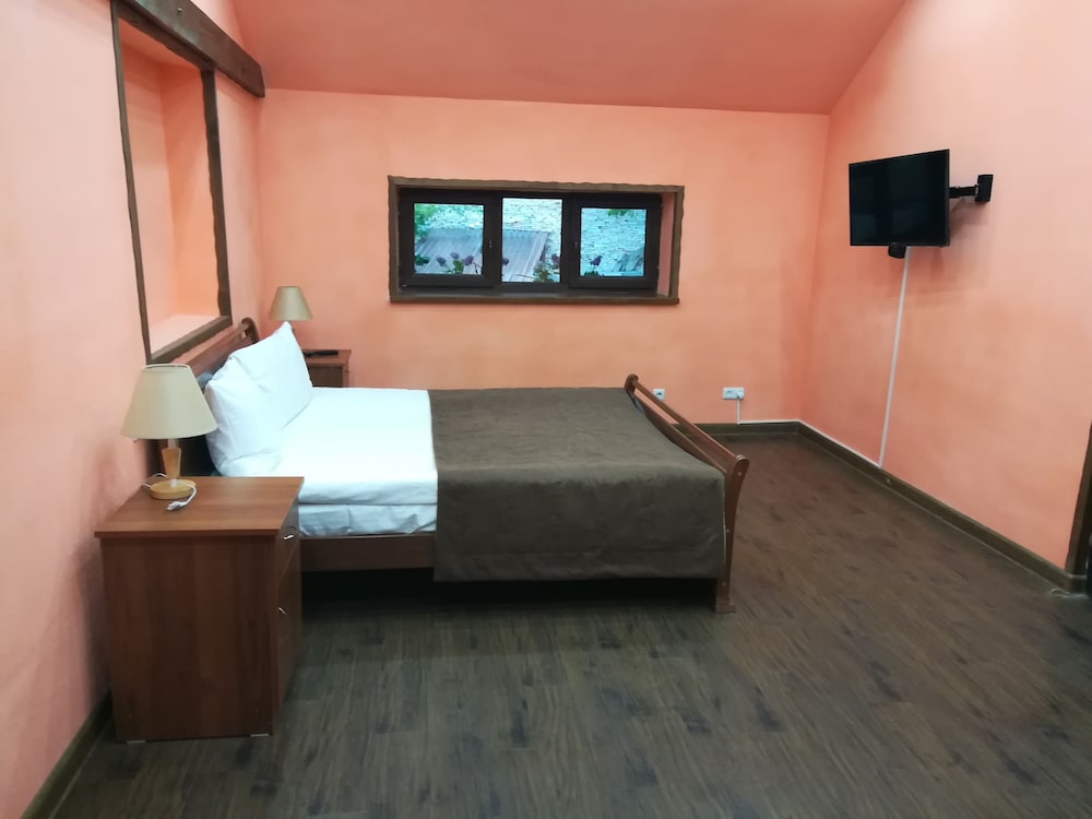 Art Garden Hostel and Tours